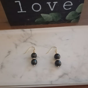 minimalist onyx gold earrings video